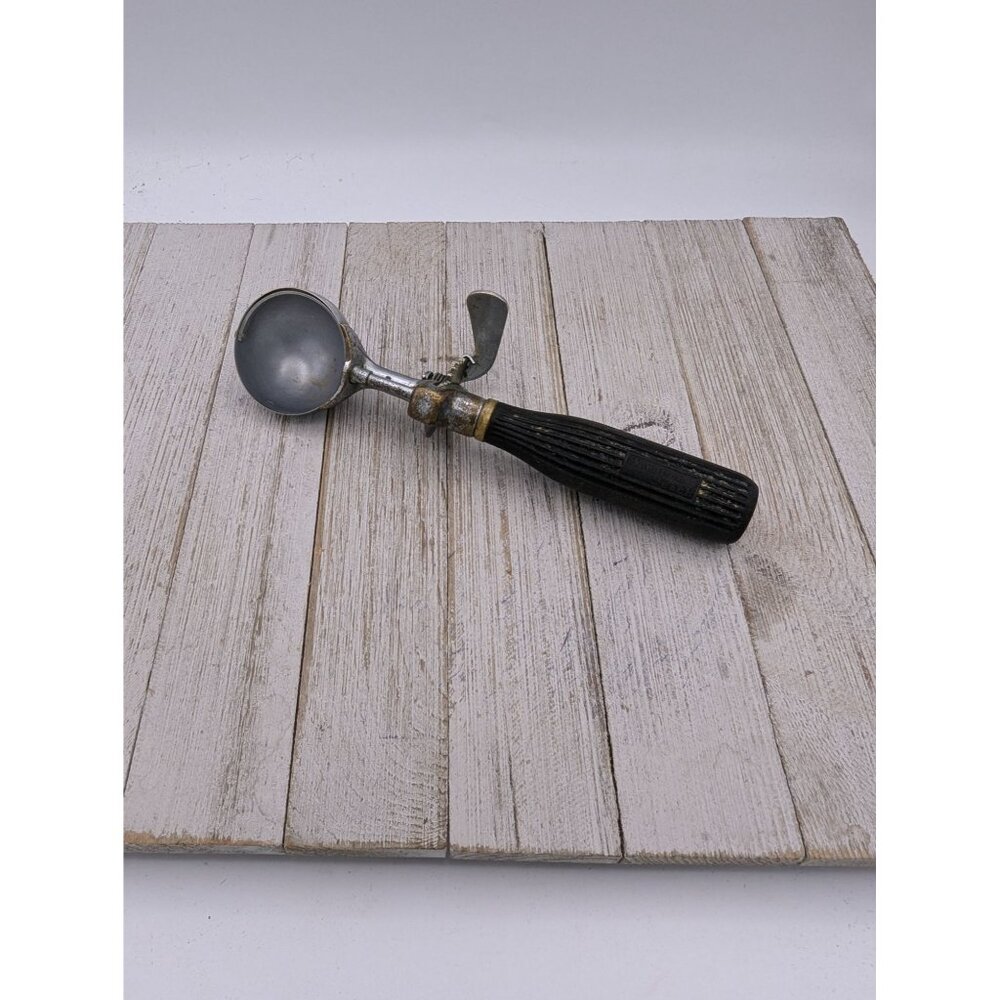 Vintage Hamilton Beach Size 24 Black Handle Ice Cream Scoop 2"